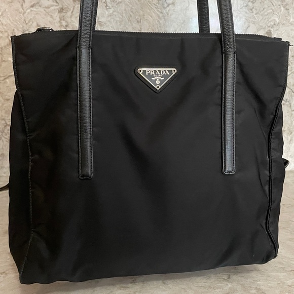SOLD Prada Multi Pocket Tessuto Nylon Shoulder Bag - Picture 2 of 12